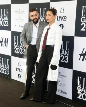 Evin Ahmad Instagram - Thank you @ellesverige @assefacommunication and the jury for the price!!! Finally something good about my shopping addiction and my obsession with beautiful things. lol. 
Thanks to my gorgeous stylist @katijahirsch and to @chanelofficial and to the fella that did my hair @marcovukotahair 🧿💅🏽🍉💄💘❤️‍🔥 
Yeeeey Puss Puss