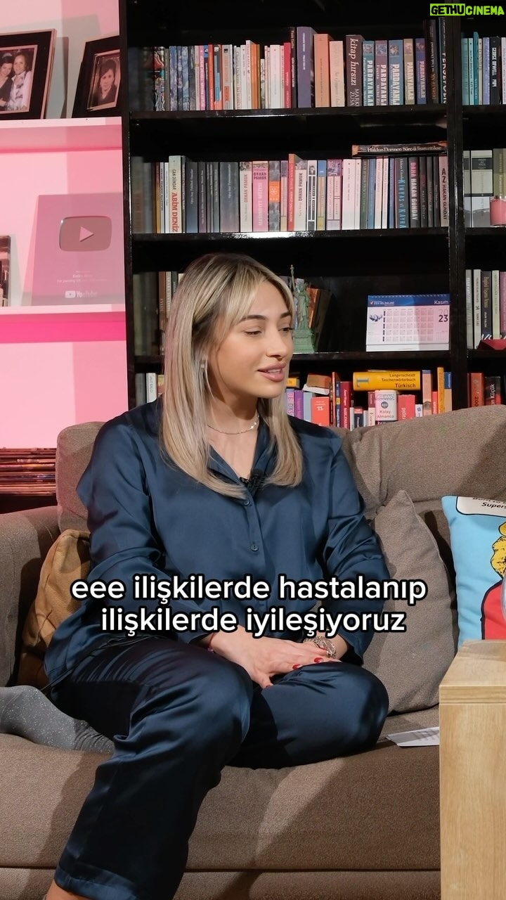 Evrim Akın Instagram - Muhteşem keyifli bir sohbet oldu. 😇 YouTube’da yayında! Kaçırmayın :) @tubadadasoglu @yuzbindijital