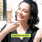 Evrim Akın Instagram - Bu hafta kanalımdaki Pijama Sohbetleri'nde büyük eğlence var! 🤩💃🏻Sevgili @ekinuzunlar misafirim oldu! Video Cuma Günü 19.00'da yayında, kaçırmayın.🌹