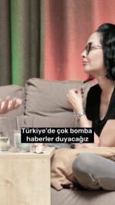 Evrim Akın Instagram - Bomba gibi 1 ay olacak belli ama en çok hangi burçlar etkileniyor acaba 🤫 cevabı YouTube kanalında yayında! bio’daki linkten ulaşabilirsiniz🛋️