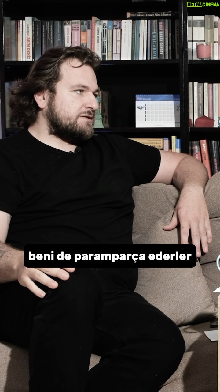 Evrim Akın Instagram - Yeni Sezonun 2. videosu Cuma Günü Yayında! 🥳 Bu videoda konuğum ünlü Şef Sinan Büdeyri oldu. Birçok konu hakkında konuştuğumuz çok keyifli bir video çektik. Cuma 19:00'da Yayında 🎬 @sinanbudeyri