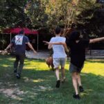 Evrim Akın Instagram - @egetanman bana çok güzel bir sürpriz yaparak beni sevimli dostlarımızın yanına götürdü 🥰 Ali Yeşilırmak’ın Köpek Akademisinde müthiş bir gün geçirdik. Teo çok tatlıı 😍 @maxveali Video YouTube’da yayında, link ise bio’da 👆🏻