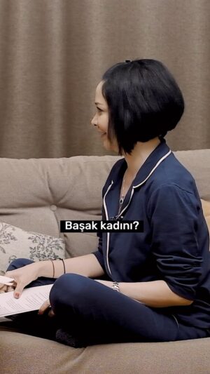 Evrim Akın Instagram - Bu haftanın konuğu Astrolog @nuraysayarii oldu! 🎉

Kendisiyle gelecekten, geçmişten, burçlardan ve daha biiiiirçok şeyden konuştuğumuz keyifli bir çekim gerçekleştirdik.

Video yayında, link ise bio’da! 🤩👆🏻