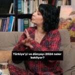 Evrim Akın Instagram - Yeni Sezon videosu ile karşınızdayım. Yeni sezon Videomuz yarin saat 19:00’da yayında 🎬 🎊 Bu videoda konuğum burçların kraliçesi Astrolog Nuray Sayarı oldu. 2024 yılında Türkiye’yi dünyayı ve burçları ne bekliyor? 🎉🎊