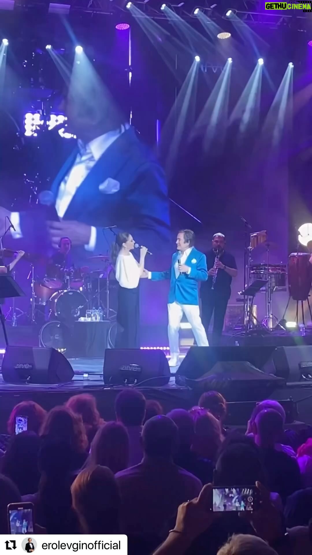 Evrim Alasya Instagram - Hayatın güzel bir sürprizi🍀 ne kadar teşekkür etsem az… tanıyınca daha da hayran olduğum sevgili @erolevginofficial ile mucizevi bir gece yaşadım🙏🏻