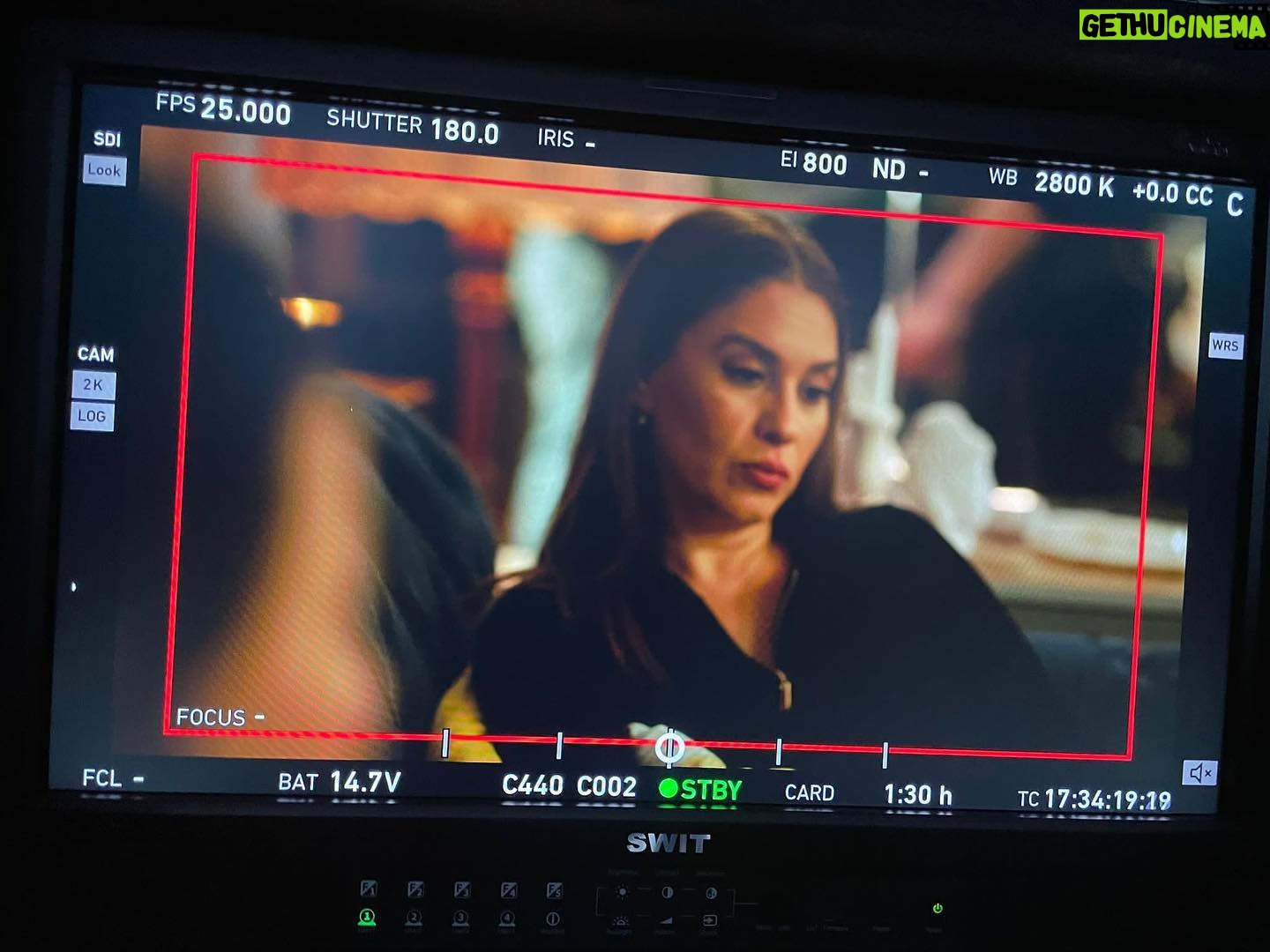 Evrim Alasya Instagram - @eylemoguzzz gözü🖤 #kızılcıkşerbeti #kıvılcım #backstage #set