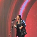 Evrim Alasya Instagram - @hacettepe_university öğrencileri muhteşem bir gece yaşattı bize @kristalgeyikodulleri #yılıneniyikadınoyuncusu ödülüyle beni çok mutlu ettiler🍀 Styling @semaozkanstyling Ceket/büstiyer @aynoorofficial