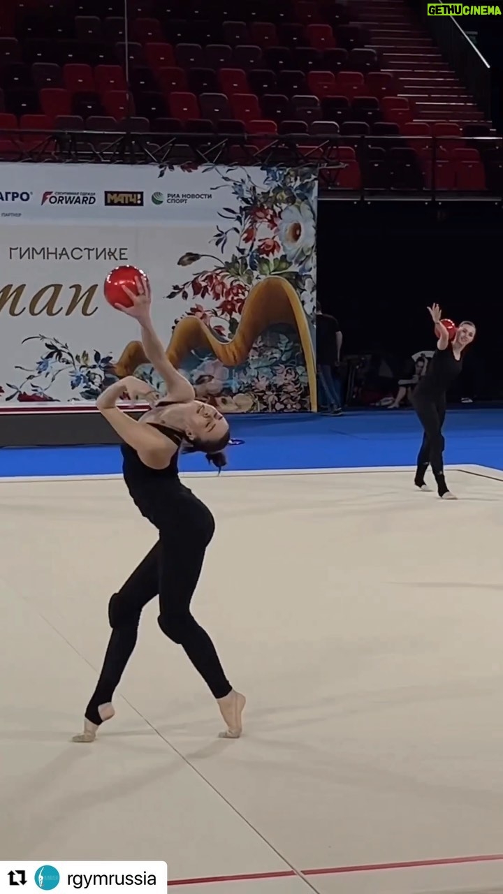 Evrim Alasya Instagram - Sevdiğimiz hareketler🎈 #rhitmicgymnastic #irinavinerusmanova