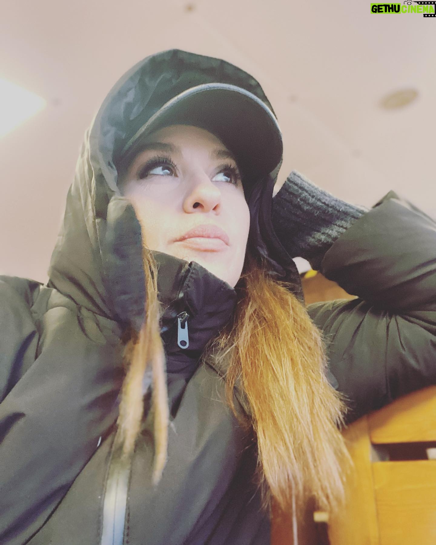 Evrim Alasya Instagram - “Makasla gelirler gülü sevmeye”