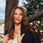 Evrim Alasya Instagram - Sonbahar… #helleodegi #çekim #sonbahar #istanbul Saç @mutluahmet.sinan Makyaj @haticesaka Styling @816styling @mina.tanay @sburcucam Fotoğraf @tameryilmaz1