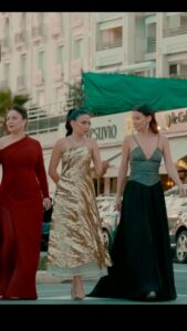 Evrim Alasya Instagram - #kızılcıkşerbeti #cannes çıkartması💃🏻 muhteşem elbiseler @zeynepkartalofficial❤️ Muhteşem saçlarımız @sabitakkaya tabiki💗 Harika makyaj @melisacankeles 🤍 Ayakkabılar @ilvi_official