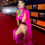 Fátima Molina Instagram - Una más de esa noche y ya 🫢 festejando con mi direc @mlarque @alla_lapeli #diosasdeplata2024 ✨. Vestido: @benitosantosoficial Aretes: @iconique.jewels Zapatos: @griselda_sanchezj Makeup & Hair: @arendy.rubio Styling: @sarahireza