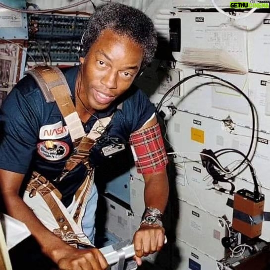 Fabienne Colas Instagram - Ce mercredi on va vivre un grand moment de cinéma! Film d'Ouverture : THE SPACE RACE ouvre le 19e Montreal Black Film Festival ce mercredi 27 septembre 2023. 19h au Cinéma Impérial. (avec sous-titre français) THE SPACE RACE dévoile les histoires méconnues des premiers pilotes, ingénieurs et scientifiques noirs à devenir astronautes. Simultanément défendus et exploités comme des pions politiques, certains sont allés dans l’espace, tandis que d’autres ont été effacés de l’histoire. Pour la première fois, THE SPACE RACE replace leurs expériences vécues dans le récit de l’exploration spatiale et dévoile ce que cela signifie pour la prochaine génération d’astronautes noirs. Le film met également en vedette le colonel Guion S. Bluford qui est entré dans l’histoire en tant que premier astronaute noir dans l’espace en tant que spécialiste de mission en 1983. Vite, voyez la bande-annonce et réservez vos billets ici: www.MontrealBlackFilm.com __ 19e Festival Intl du Film Black de Montréal Présenté par Desjardins - Créé par la Fondation Fabienne Colas Foundation 27 septembre au 1er octobre 2023 www.MontrealBlackFilm.com #MIBFF23 #fifbm23 *** Don't miss this spectacular film and historic moment! #OpeningFilm: THE SPACE RACE (la course vers l'espace) opens the 19th Montreal Intl Black Film Festival This Wednesday, Sept. 27, 2023. 7PM Imperial Theatre. (avec sous-titre français). The film also features Col. Guion S. Bluford who made history as the first Black astronaut in space as a mission specialist in 1983. THE SPACE RACE uncovers the little-known stories of the first black pilots, engineers and scientists to become astronauts. Simultaneously championed and exploited as political pawns, some made it to space, while others were erased from history. For the first time, THE SPACE RACE puts their lived experiences back into the space exploration narrative and uncovers what it means for the next generation of black astronauts. Hurry, See trailer and grab you tix: MontrealBlackFilm.com #MIBFF23
