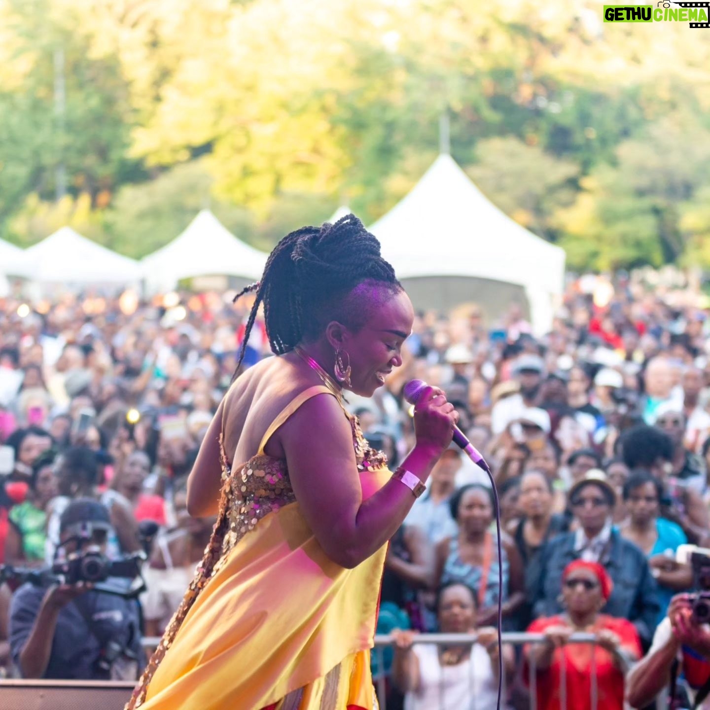 Fabienne Colas - 2.8K Likes - #Exciting, folks!!! Le 17e @festivalhaitienfolie - présenté par @td_canada - est en cours jusqu'au 30 juillet 2023 à #Montréal! Venez stimuler "tous vos sens" et partir à la découverte d'une autre culture, en plein coeur de Montréal... Quelques incontournables:
- MERCREDI 26 & JEUDI 27 JUILLET
5@7 Haiti en Folie avec Djs, Wesli etc - dès 17h - Entrée libre:
Jardins Gamelin à Montréal (Coin Sainte-Catherine et St-Hubert).
- VENDREDI 28 JUILLET - 18h - Théâtre Outremont
Film FREDA, de Gessica Geneus | Billets: www.HaitiEnFolie.com
- SAMEDI 29 JUILLET
. 16h: Défilé Rara - Départ Parc des Compagnon (coin Mont-Royal/Cartier) - Entrée libre
. Midi à 23h: Plusieurs artistes BIC & Admiral T. Y compris: Ateliers, foire culinaire présentée par la SAQ, Foire du livre, artisanat...
- DIMANCHE 30 JUILLET
11AM à 23h: Plusieurs artistes Emeline Michel (en clôture). Y compris: Ateliers, foire culinaire présentée par la SAQ, Foire du livre, artisanat...
Programmation complète: www.HaitiEnFolie.com #HEF23
Un évènement créé par la Fondation Fabienne Colas Foundation
#HaitiEnFolie #HaitianCuisine #haitianartist #HaitianMusic #HaitianFood #CultureHaitienne #caribbeanmusic #caribbeanfood #festival #ete #festivalete #montrealevents #eventsmtl #summerfestival #bayo #noula #hmi #konpa #compa