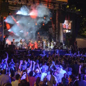 Fabienne Colas Instagram - #Exciting, folks!!! Le 17e @festivalhaitienfolie - présenté par @td_canada - est en cours jusqu'au 30 juillet 2023 à #Montréal! Venez stimuler "tous vos sens" et partir à la découverte d'une autre culture, en plein coeur de Montréal... Quelques incontournables:

- MERCREDI 26 & JEUDI 27 JUILLET
5@7 Haiti en Folie avec Djs, Wesli etc - dès 17h - Entrée libre:
Jardins Gamelin à Montréal (Coin Sainte-Catherine et St-Hubert).

- VENDREDI 28 JUILLET - 18h - Théâtre Outremont
Film FREDA, de Gessica Geneus | Billets: www.HaitiEnFolie.com 

- SAMEDI 29 JUILLET
. 16h: Défilé Rara - Départ Parc des Compagnon (coin Mont-Royal/Cartier) - Entrée libre
. Midi à 23h: Plusieurs artistes   BIC & Admiral T. Y compris: Ateliers, foire culinaire présentée par la SAQ, Foire du livre, artisanat...

- DIMANCHE 30 JUILLET
11AM à 23h: Plusieurs artistes   Emeline Michel (en clôture). Y compris: Ateliers, foire culinaire présentée par la SAQ, Foire du livre, artisanat...

Programmation complète: www.HaitiEnFolie.com #HEF23

Un évènement créé par la Fondation Fabienne Colas Foundation

#HaitiEnFolie #HaitianCuisine #haitianartist #HaitianMusic #HaitianFood #CultureHaitienne #caribbeanmusic #caribbeanfood #festival #ete #festivalete #montrealevents #eventsmtl #summerfestival #bayo #noula #hmi #konpa #compa