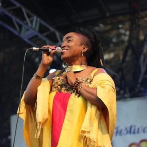 Fabienne Colas Instagram - #EnClotureCeSoir: Elle, c'est notre Emeline Michel, la reine de la chanson créole. Ces belles images ont ete prises lors de sa venue au Festival Haiti En Folie avant la pandémie. 

Nous sommes honorés de l'accueillir de nouveau ce dimanche 30 juillet 2023 en clôture du Festival à 7pm.

#Montreal, Rendez-vous au Parc Lafontaine!!!

Spectacle TD. Créé par la Fondation Fabienne Colas Foundation