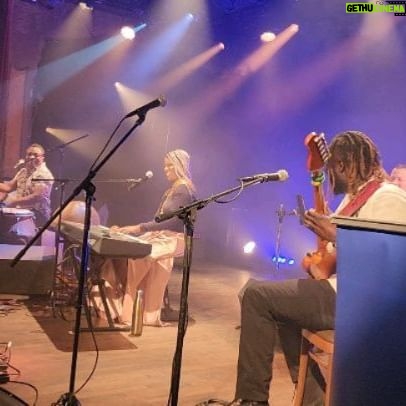 Fabienne Colas Instagram - 13e @festivalfonduaunoir Montreal, présenté par @td_canada jusqu'au 11 fevrier 2024. Ne manquez pas le comedy show ce samedi avec @dolino.real !!! Billets: www.FonduAuNoir.ca #FAN24!!! CA VA CHAUFFER!!!