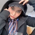 Faghiheh Soltani Instagram - حوض کوثر عسل ، شراب حور و غلمان ارزانی خودتان به بهشت نمی آیم اگر کتاب و چای و پنجره در آنجا نباشد ! فقیهه