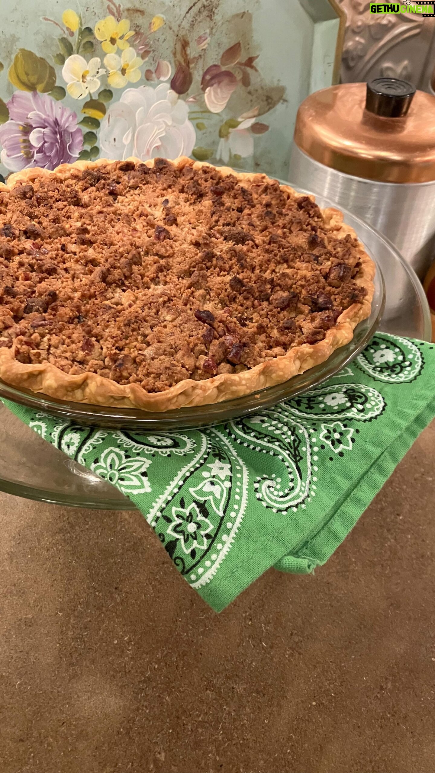 Faith Ford - 2.9K Likes - First pie of fall y’all! 🍂🥧🍂 #lifeisgood