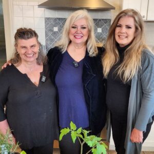 Faith Ford Instagram - Congratulations to my wonderfully brilliant, kind, beautiful, supremely talented sister and iconic country radio personality @devonoday on becoming a member of the @tennradiohalloffame 🎙️🌟!!! Such an esteemed honor! Thank you to @sylviaganier & @cathy_martindale_nashville for the sweet on set surprise! Follow @mainstreettodayradio & subscribe to Devon’s Table on YouTube to see this awesome behind the scene’s moment coming soon!♥️🌟💯💫 #lovemysister #countryradio #icon #tennesseeradiohalloffame #womeninradio #wellearned #proudsister