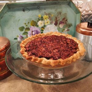 Faith Ford Instagram - And there we have it. Mama Pat’s perfect pecan pie! Let there be “piece” on earth!😋Merry Christmas to all! Thank you for your love !🙏🏼♥️🎄🔔 #mamapatspies