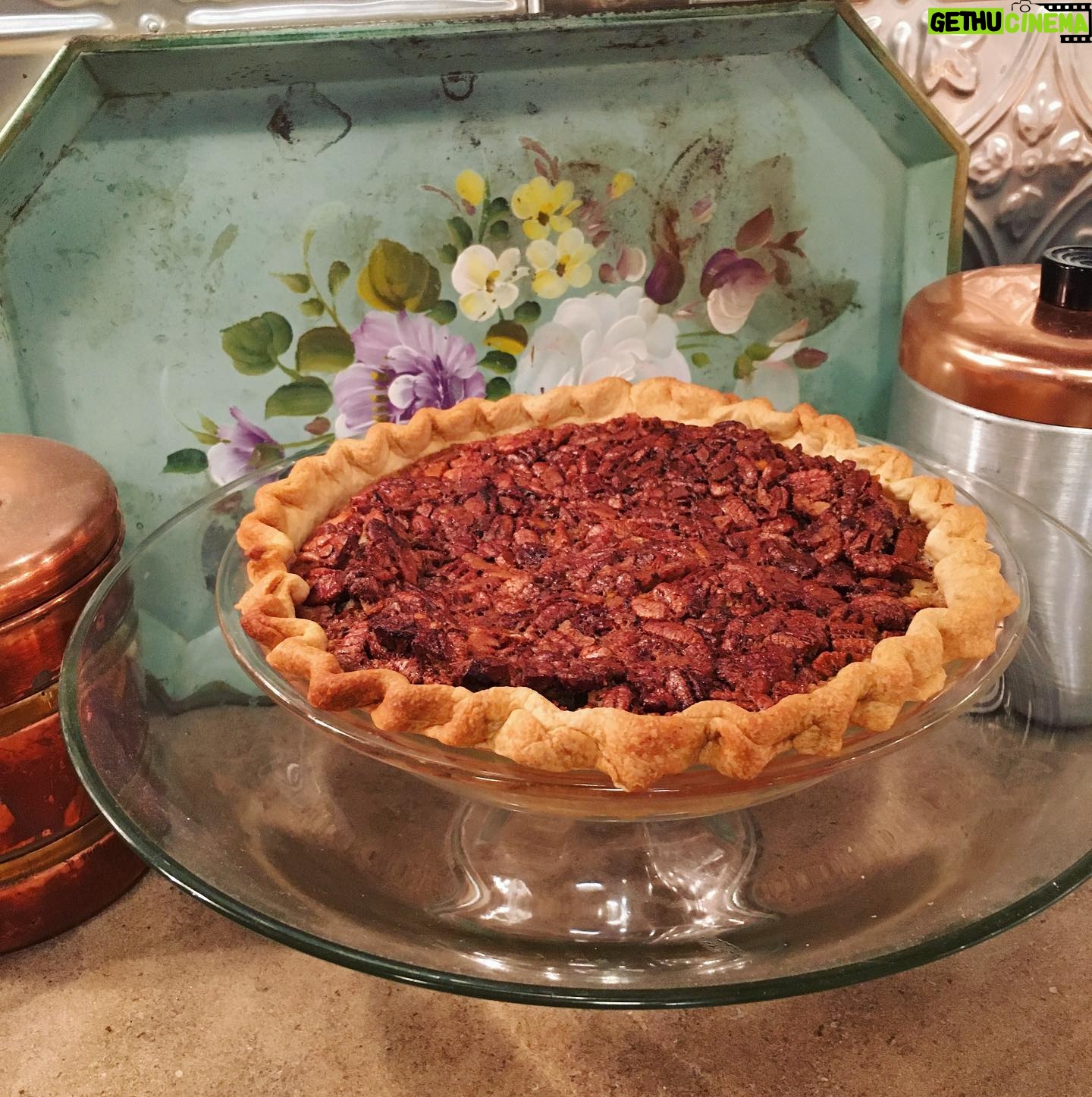 Faith Ford - 1.7K Likes - And there we have it. Mama Pat’s perfect pecan pie! Let there be “piece” on earth!😋Merry Christmas to all! Thank you for your love !🙏🏼♥️🎄🔔 #mamapatspies