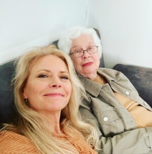 Faith Ford Instagram - Happy Birthday Mama Pat! 🎉 She’s earned 85 years today!!🙌🏼 What an awesome example of strength & wisdom she is to my sister @devonoday & me. She’s also a great listener & friend. And yes, her pies are just divine!😋 She usually makes two just so @campionmurphy gets plenty!🥧😘 In addition to her skills in the kitchen & garden, she’s proven to be an excellent dialogue coach on set!🌟🎬 We love you Mama!! You are the best! ♥️👑♥️