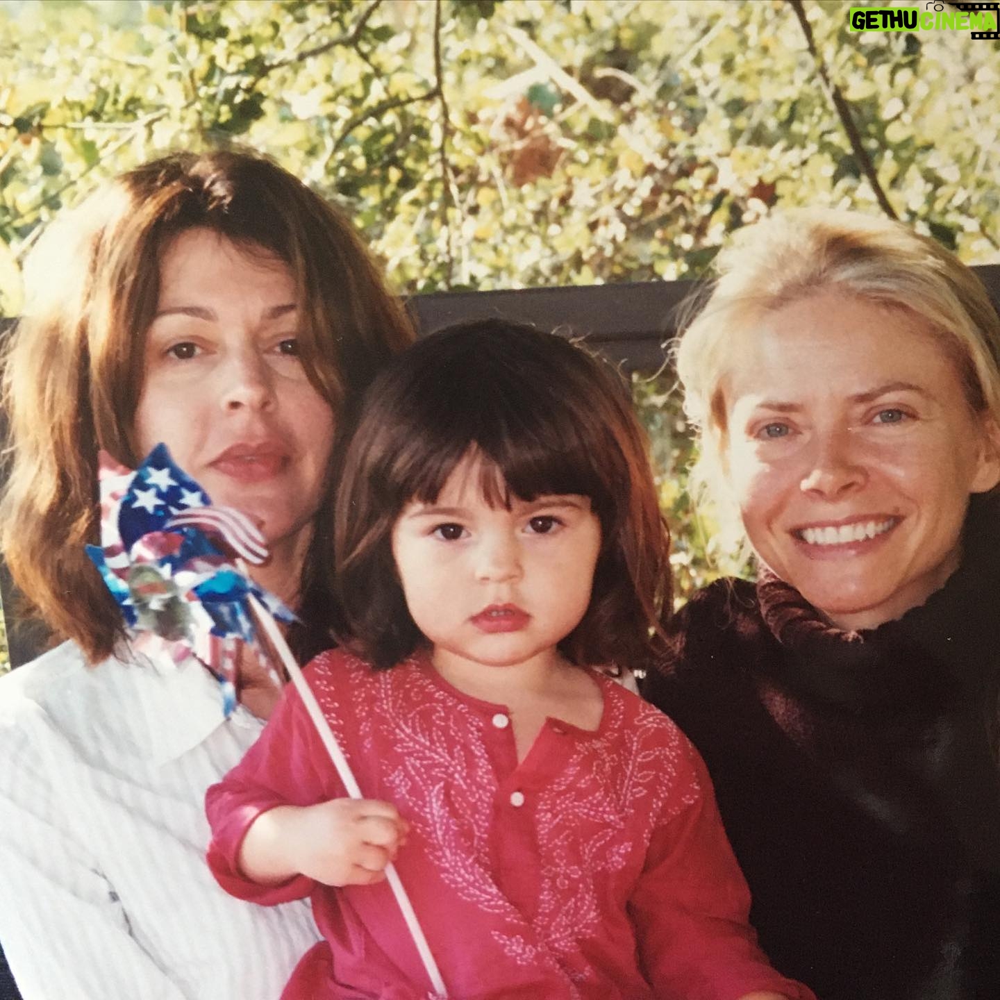 Faith Ford - 3.1K Likes - Happy Birthday to my treasured friend @officialjaneleeves 🎉♥️🎉🎉🎉 From our humble beginnings in L.A. during the mid 80’s as roomies, through lots of laughter & occasional tears, auditioning, going to class, success in our careers, to marriage and love of family... we have shared so many precious memories together and for that, I am truly grateful. Love you Jane! 😘 Have a wonderful day! ✨💫✨ Swipe ⬅️
