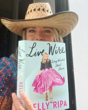 Faith Ford Instagram - Break on set & so excited my girl @kellyripa book came in! Can’t wait to dig in! I know it’s gonna be fantastic! “Live Wire”! Out now! #soawesome 💖🙌🏼👏🏼👏🏼👏🏼👏🏼