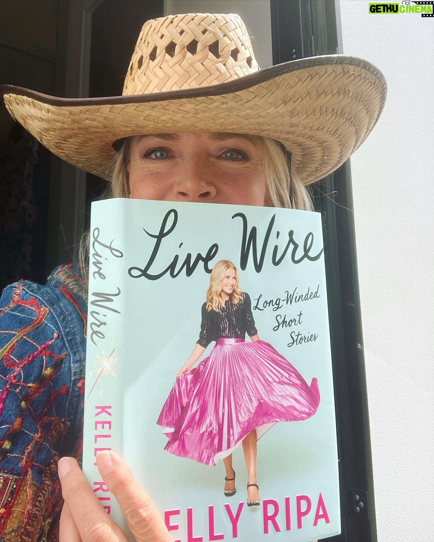 Faith Ford - 1.2K Likes - Break on set & so excited my girl @kellyripa book came in! Can’t wait to dig in! I know it’s gonna be fantastic! “Live Wire”! Out now! #soawesome 💖🙌🏼👏🏼👏🏼👏🏼👏🏼