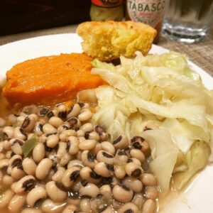 Faith Ford Instagram - Happy New Year good luck meal done! Fresh black eye peas, cabbage, sweet potatoes & cornbread (by Mama Pat)🙌🏼 Slide left. Pic. 2 is the searching & cleaning process. Pic. 3 is showing the brand, Melissa’s. 🙌🏼Thanks for sharing the new black eyed pea recipe @thepatrickgoudeau  #soyum 😋 #newyearsday2023 #southerntradition #goodhealth #prosperity @campionmurphy approved!💯♥️🥰
