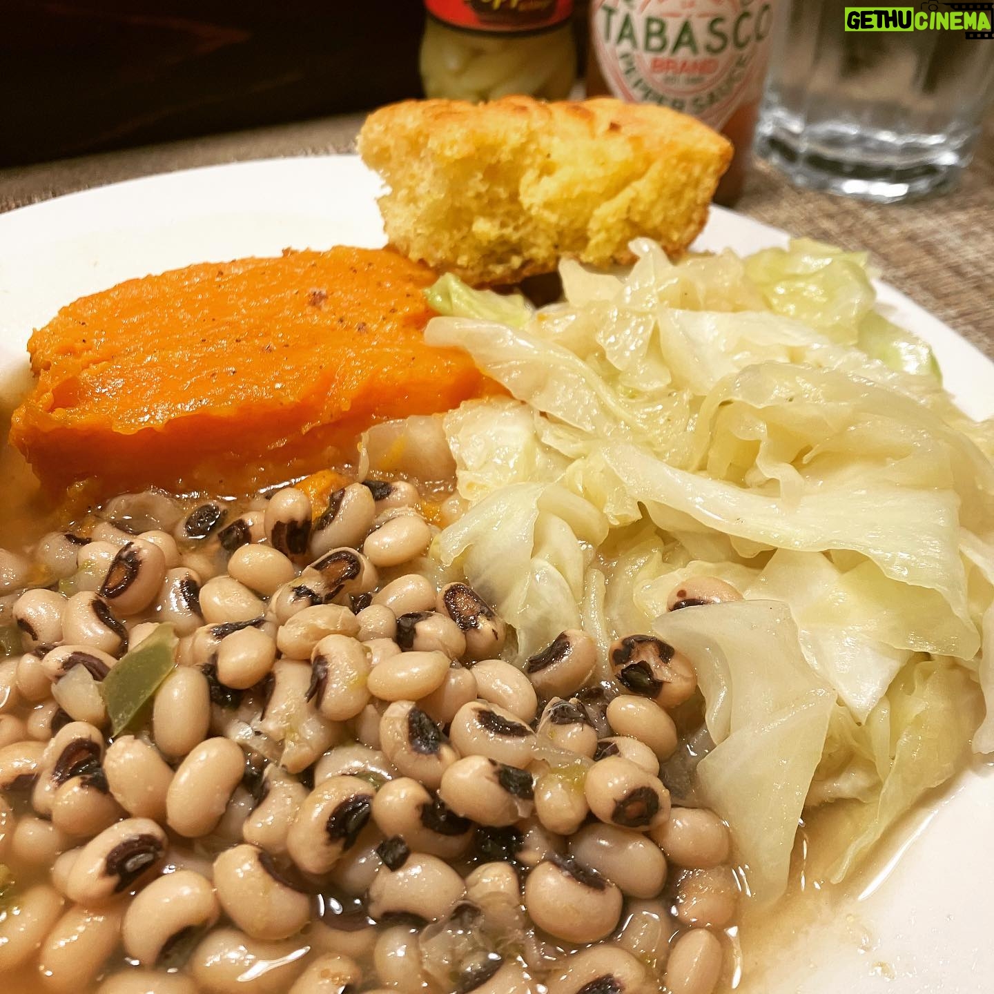 Faith Ford - 1.4K Likes - Happy New Year good luck meal done! Fresh black eye peas, cabbage, sweet potatoes & cornbread (by Mama Pat)🙌🏼 Slide left. Pic. 2 is the searching & cleaning process. Pic. 3 is showing the brand, Melissa’s. 🙌🏼Thanks for sharing the new black eyed pea recipe @thepatrickgoudeau #soyum 😋 #newyearsday2023 #southerntradition #goodhealth #prosperity @campionmurphy approved!💯♥️🥰