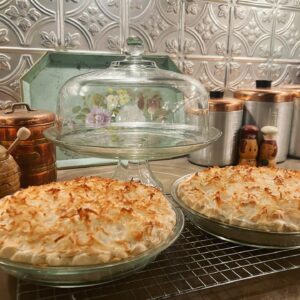 Faith Ford Instagram - From my & Mama Pat’s kitchen to you! Merry Coconut Pie Christmas to all, and to all a Good Night..♥️🎄🎅🏻 #hohoho 💫
