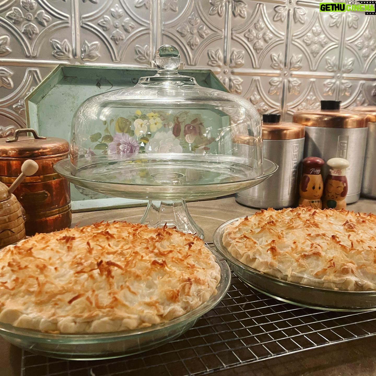 Faith Ford - 1.1K Likes - From my & Mama Pat’s kitchen to you! Merry Coconut Pie Christmas to all, and to all a Good Night..♥️🎄🎅🏻 #hohoho 💫
