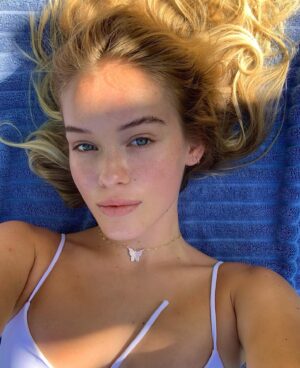 Faith Schroder Instagram - I did it! Thank you god for teaching me the most important lesson of all, that everything in life is temporary. The good and the bad, so we must enjoy every step in our journey because we will never get to experience this present moment ever again. I know everyone says this but it is true, life is short and we never know when our last day on earth is going to be. So hug and kiss your loved ones and LOVE YOURSELF no matter what because every single one of you is worthy, beautiful, and enough. Trust the journey and keep faith that god has a plan for you. ❤️❤️❤️