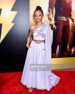 Faithe Herman Instagram - Shazam Fury of the Gods Premiere ⚡️3/14/23 💜 

Styled by: @icontips 
Dress: @rccaylanatelierofficial @rccaylanatelier 

MUA: @reneeloizmakeup 
Hair: @artaviaharris_

PR: @katzpublicrelations 
Photo creds: Getty