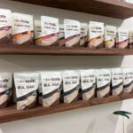 Fajah Lourens Instagram - Alles wat je gelooft wordt werkelijkheid. Vier jaar geleden had ik een idee voor een productlijn met mooie ingrediënten voor in de supermarkt en volgende week lanceren we drie nieuwe producten bij Albert Heijn. We zijn trots op onze producten en zoals je kan zien op @killerbodyfood, houden we rekening met de dieren (vegan shakes) en planten we bomen. Energiepoeder is een poeder dat je dagelijks kan nemen zonder toegevoegde suikers en met een heerlijke smaak. Ingrediënten: gaba, taurine, cafeïne, guarana, ashwagandha, vitamine C, B en magnesium. We hebben in al onze producten anti klont middel vervangen voor magnesium wat daar ook voor dient. Ben benieuwd wat jullie er straks van vinden. #energie