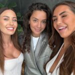 Fajah Lourens Instagram - MORGEN OM 16:00 EEN NIEUWE PODCAST MET @fayaofficial 😍✨!! In deze aflevering bespreken we haar eerste @kundalinniee sessie, haar spirituele reis, we hebben het over voeding, mindset, zelfreflectie, ondernemen, Ayahuasca, paarden coaching.. een hele waardevolle aflevering met mooie en wijze lessen! 🥰 #kundalini #podcast #soulsisterspodcast #soulsisters #fajahlourens #spiritualiteit #mindset