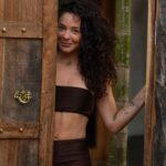 Fajah Lourens Instagram - De nieuwe MKBM swim collectie is multifunctioneel. De zwem legging en bandeau top zijn de perfecte zomer outfit. #mkbm #mkbmshop #mkbmswim