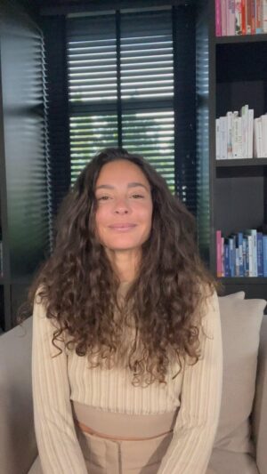Fajah Lourens Instagram - Ik heb met veel plezier in een van de minder makkelijke periodes van mijn leven het Killermindset boek geschreven. Ik vond het super om te doen en had er zelf ook veel aan. Dit boek kan je inzichten bieden, je leren voor jezelf te kiezen en je helpen om in je kracht te staan. Laten we samen 2024 ons jaar maken. Als je hem alvast besteld ontvang je in het boek een code met toegang voor het Killermindset programma waarin ik je samen met ( verassing) andere inspiratoren je te motiveren  om te worden wie jij echt bent ♥️ #mkbmshop