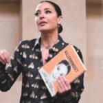 Fajah Lourens Instagram - Vorige week donderdag lanceerde we mijn nieuwste boek Killermindset. Een motivatie boek met verhalen uit mijn eigen leven. We organiseerde een mini retraite. Ik begeleide een korte mediatie waarna @nannekeschreurs adem werk en ijsbad begeleide. Dit zijn activiteiten die ik zelf veel toepas in mn leven en mij helpen helder en ontspannen te zijn. Ik ben benieuwd wat jullie van het boek en de online training vinden. Wil je een retraite bijwonen van mij met paarden coaching en adem werk mail dan naar updates@iam-present.nl #killermindset ( alle vragen over mijn outfit die is van @dmn.paris ) Locatie: @studio.noorderfabriek Food: @freshaddictsclub Styling: @porschenevents Fotobooth: @allureboothnl Ijdbaden: @nannekescheurs Outfit: @vlvt_amsterdam Badjassen: @leolive