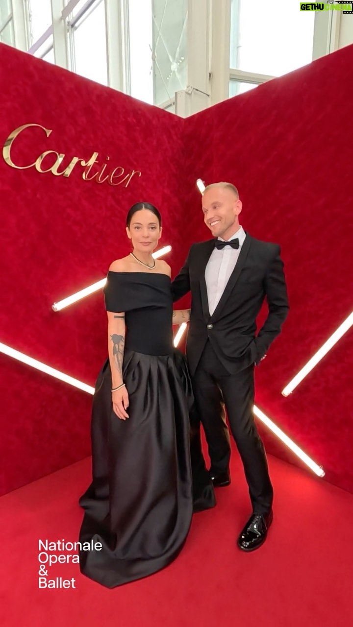 Fajah Lourens Instagram - Vanavond ben ik uitgenodigd door @cartier voor het Young Patrons Gala. Ik draag een prachtige jurk van @studio__nk gestyled door @danielledinkgrevestyling Dit is mijn allereerste opera- en balletvoorstelling en ik kijk er enorm naar uit. Ik draag een prachtige set van Cartier de Clash Collection #YoungPatronsGala #Cartier #nkstudio #Opera #Ballet #ClashCollection