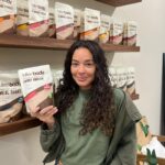 Fajah Lourens Instagram - Alles wat je gelooft wordt werkelijkheid. Vier jaar geleden had ik een idee voor een productlijn met mooie ingrediënten voor in de supermarkt en volgende week lanceren we drie nieuwe producten bij Albert Heijn. We zijn trots op onze producten en zoals je kan zien op @killerbodyfood, houden we rekening met de dieren (vegan shakes) en planten we bomen. Energiepoeder is een poeder dat je dagelijks kan nemen zonder toegevoegde suikers en met een heerlijke smaak. Ingrediënten: gaba, taurine, cafeïne, guarana, ashwagandha, vitamine C, B en magnesium. We hebben in al onze producten anti klont middel vervangen voor magnesium wat daar ook voor dient. Ben benieuwd wat jullie er straks van vinden. #energie