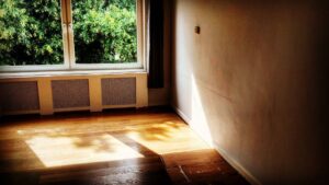 Falamak Joneydi Instagram - هرخونه ای یه تکه از  ساکنینش رو در خودش نگه می داره تا همیشه
 این آفتاب و این پنجره ی کم نظیر ما رو به یاد خواهند داشت همانطور که ما آنها را
