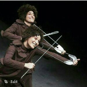 Falamak Joneydi Instagram - عکس ها که روی هم تلنبار بشن یه جایی مجبور می شی دستکم عکس های چند سال پیشتر رو بریزی روی یه هاردی و دلت خوش باشه داریشون ولی دیگه محاله اتفاقی چشمت بهشون بیفته و کیف کنی
بهم یادآوری شد سه سال پیش خرداد، اجرای تئاتر مسخ رو داشتیم. عکس هاش رو می ذارم اینجا تا بلای عکس های هاردی سرشون نیاد