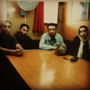 Falamak Joneydi Instagram - با عارف دوست سالهای دور، زیاد سفر رفتیم. شمال، خرمشهر، اهواز، مرز کردستان، سنندج، اصفهان، کرمانشاه...در کرمانشاه خانه ی پدری عارف ساکن شدیم. امروز حتی بیشتر از خود عارف چهره ی پدر و مادرش جلوی نظرم است و فکر می کنم آیا طاقتی این اندازه عظیم برای رنجشان اصلا می تواند وجود داشته باشد