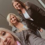 Fallon Sherrock Instagram - Exhibition Selfie 🎯🥰 @josieecp @monicacleere