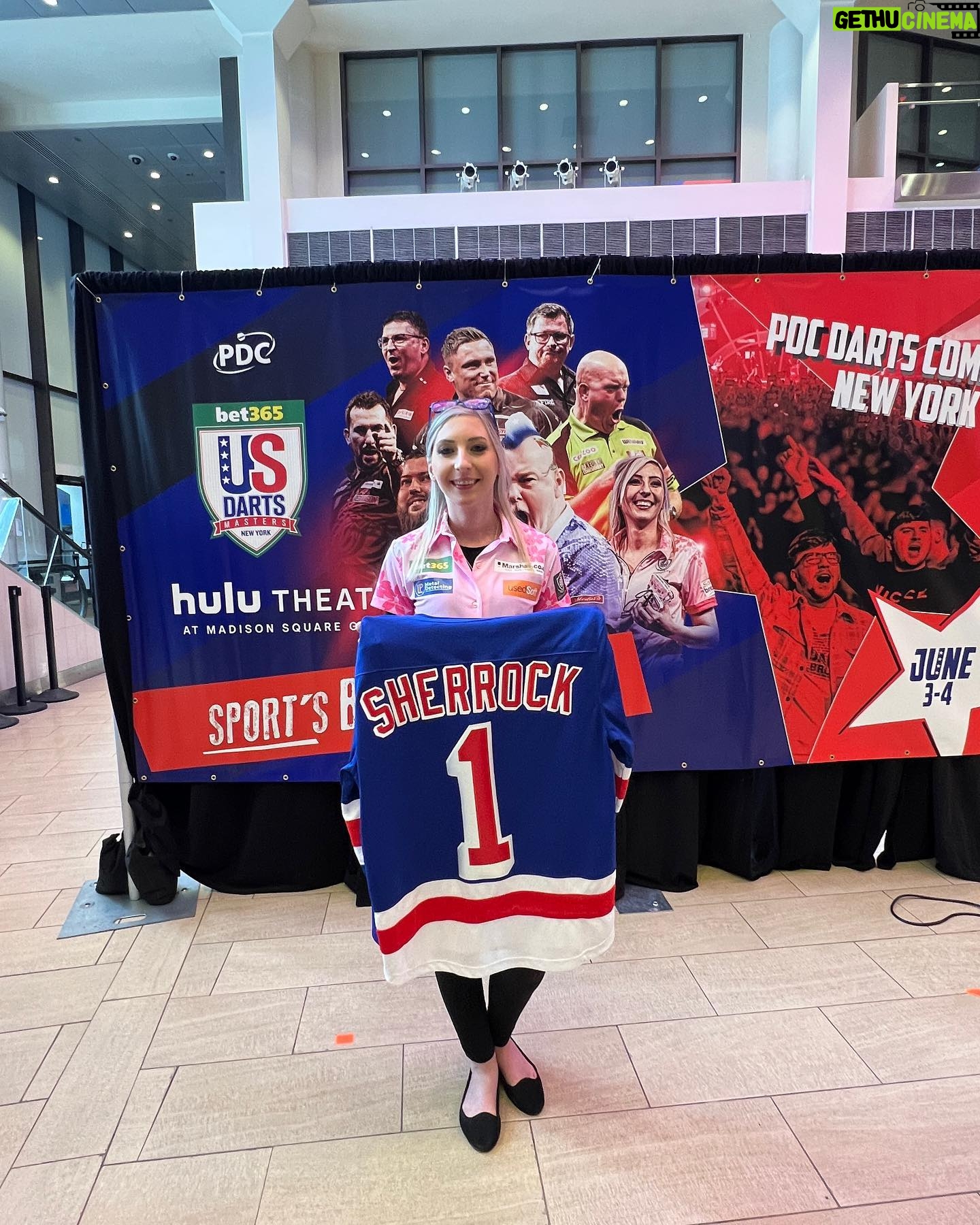 Fallon Sherrock Instagram - Thank you @nyrangers and good luck tonight