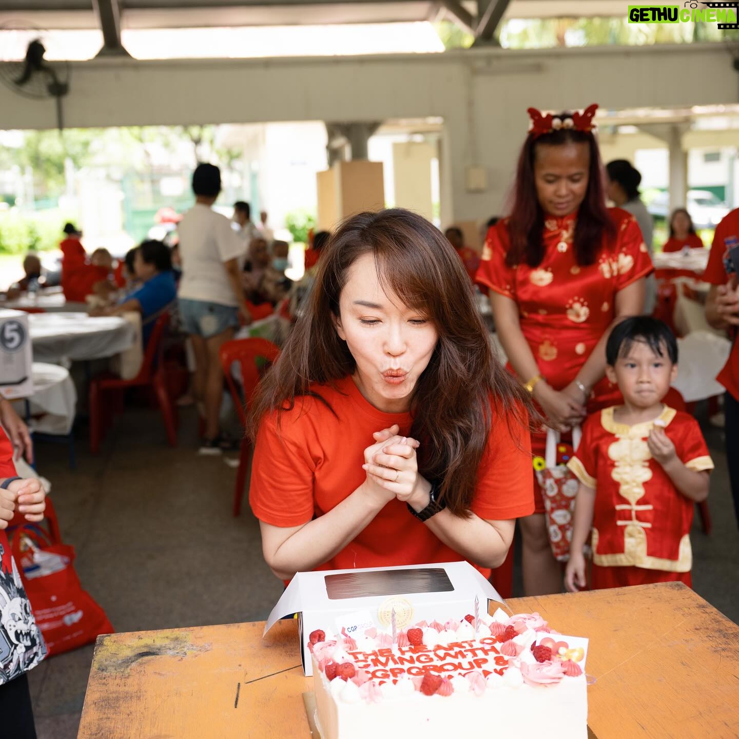 Fann Wong Instagram - Spreading love and joy at our yearly charity event in Ang Mo Kio, surrounded by 150 wonderful old folks who fill our hearts with warmth and smiles. 🌟 A heartfelt thank you to my amazing @fannaticfannclub for tirelessly arranging and making this charity event possible year after year. Your dedication and support make all the difference. And a special shoutout to my loving hubby and son Zed for joining forces with me before my hubby’s upcoming trip to Taipei. Your help and presence mean the world to me. 💕 Big thanks to the talented Zed for bringing the mesmerizing blue lion to life with your incredible lion dance performance - truly the highlight of the event! And a special shoutout to Jack for adding that extra flair as the lion tail. Your skills and dedication made the day unforgettable. 🦁🌟 👏🏻👏🏻👏🏻 Grateful for the generous support of our friends who joined us at the charity event. Your participation truly makes a big difference and fills our hearts with gratitude. Thank you for being a part of this meaningful cause! 🙏💖 @aiainbaby @fannaticfannclub @cgppersonnel 🙏🙏🙏 Thank you for bringing smiles and warmth to our elders❤️ @bakershearts @zachleong Thank you for being so generous and kind year after year ❤️ @friendsofclassic Thanks for allowing the elders to arrive in style 🤩 Special Thanks to AMKSS SOCIAL MOVE 谢谢妈妈,大姐和大姐夫❤️❤️❤️ @wwfann @lloydkiang P/S Ice cream anyone ?