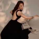 Fann Wong Instagram – Basement sunset 🌅

@maisonvalentino #VALENTINOGARAVANI #VSLING